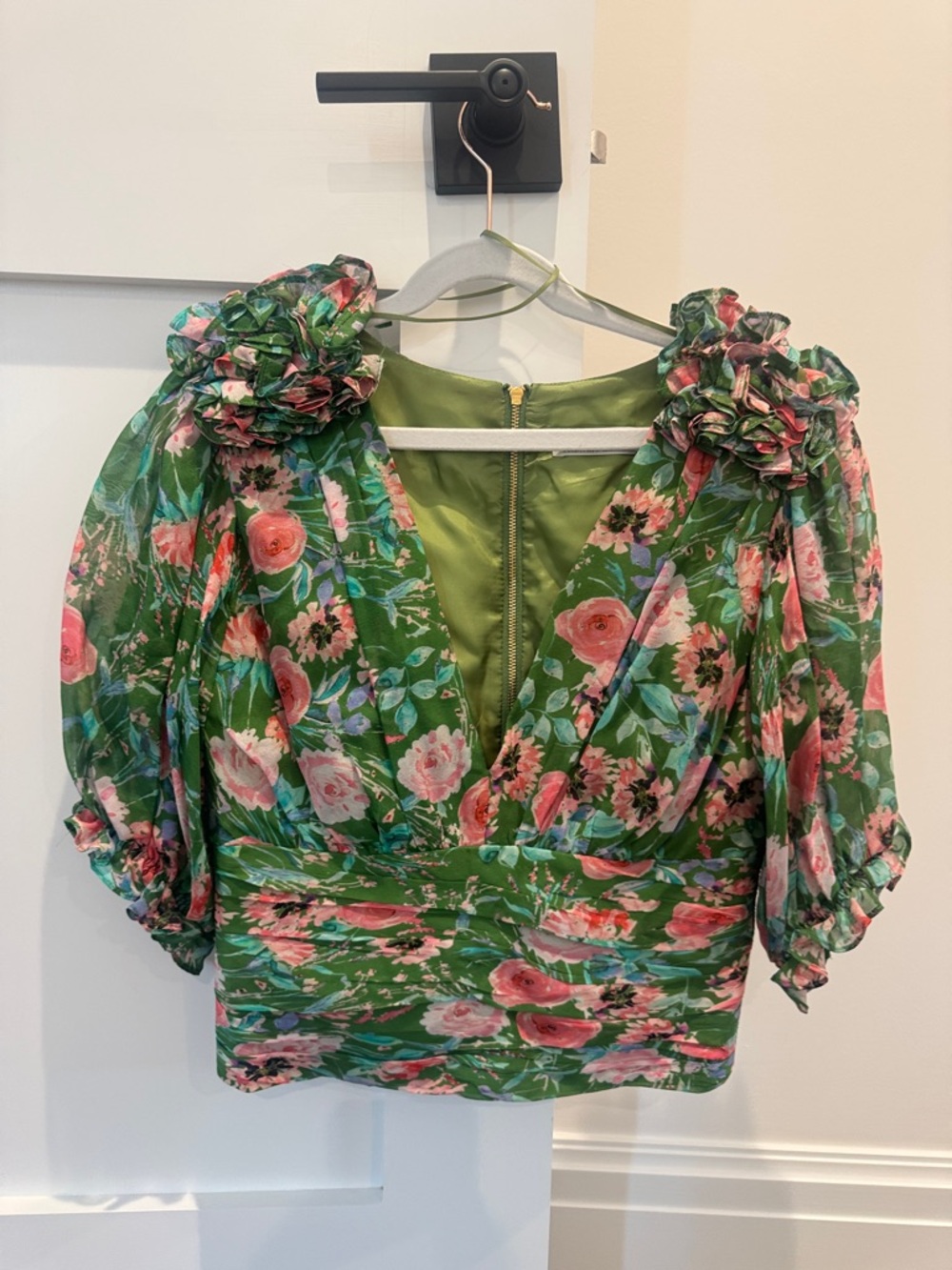AMUR Pink & Green Floral Puff-Sleeve V-Neck Blouse